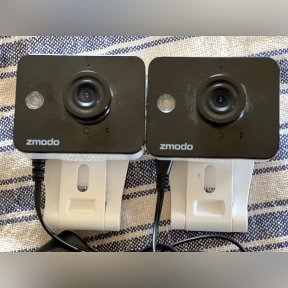 Zmodo. Two Indoor Webcams in Black & White - High-Definition Monitoring